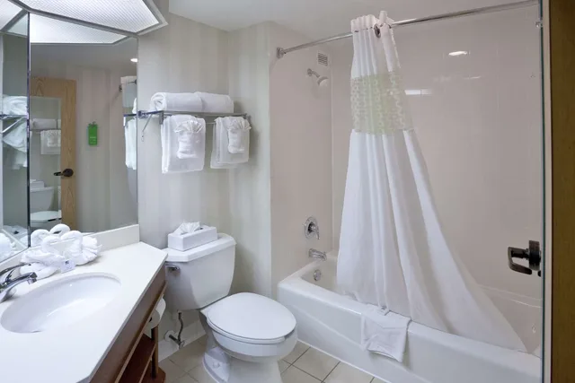 غرفة بسرير كينج، Hampton Inn St. Charles St. Peters 4/4