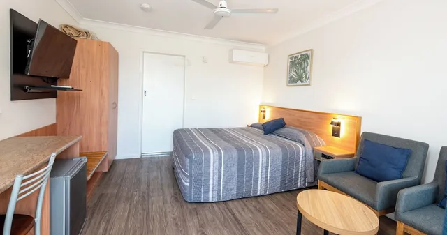 جناح بسرير كوين بغرفة نوم واحدة، RIVIERA ON RUTHVEN MOTEL 2/3