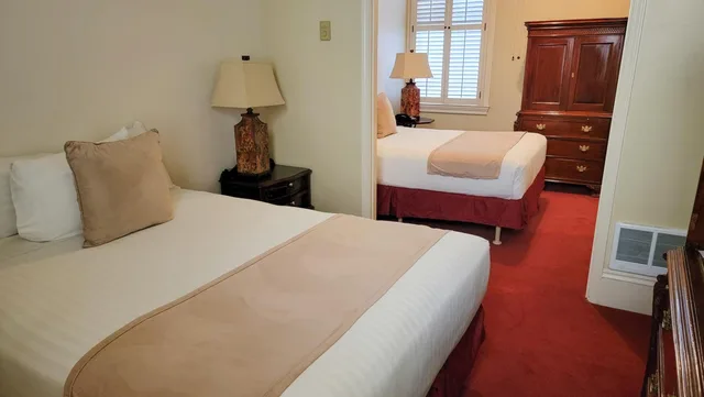 جناح عائلي، Monterey Hotel 2/2