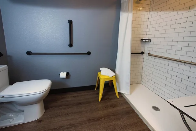 غرفة بسرير كينج لذوي الإعاقة، Moxy New Orleans Downtown French Quarter Area 5/8