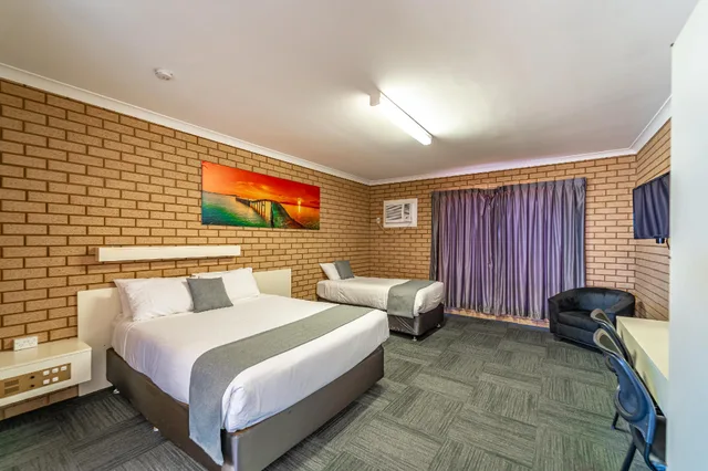 غرفة قياسية ثلاثية، Carnarvon Motel 1/1