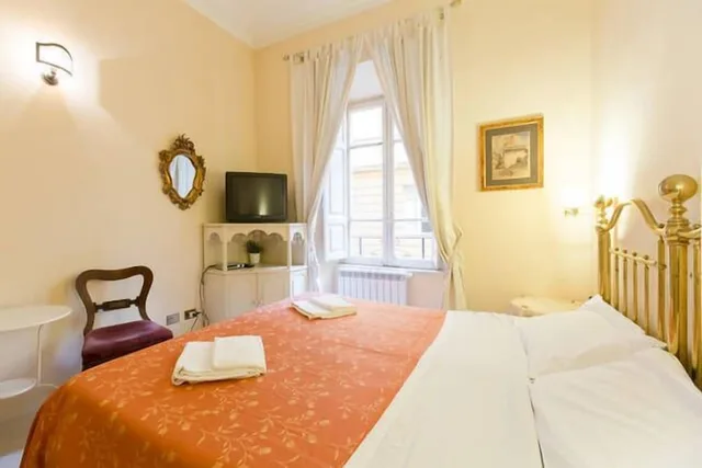 غرفة بسرير مزدوج أو سريرين منفصلين بحمام خاص، Marta Guest House 1/4
