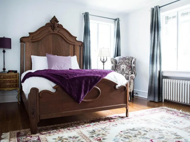 Wilson, Suite, Courtyard View, Bathtub، The Manor on Front 2/4