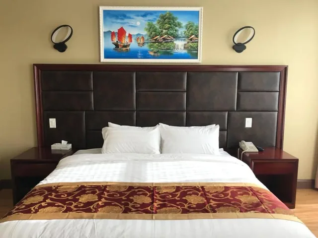 غرفة بريميوم بسرير كينج، Queens Hotel 5/6