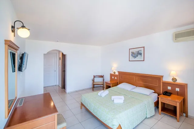 Room, Triple, Semiramis Village 2/6