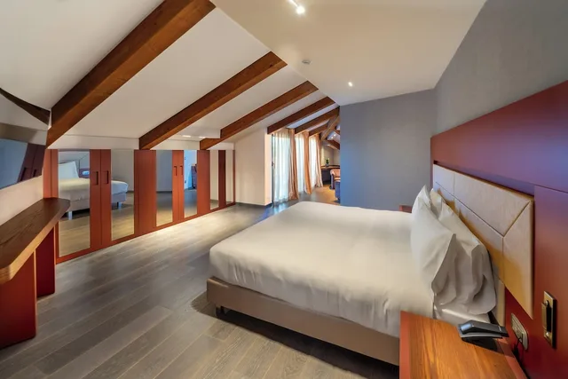 غرفة جونيور بسرير كينج بشرفة، Il Boscareto Resort Spa 2/10