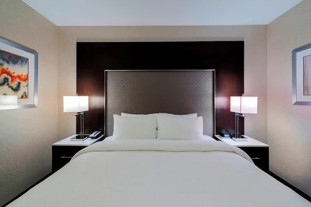 غرفة ركنية بسرير كينج، Fairfield Inn Suites Boston Cambridge 1/9