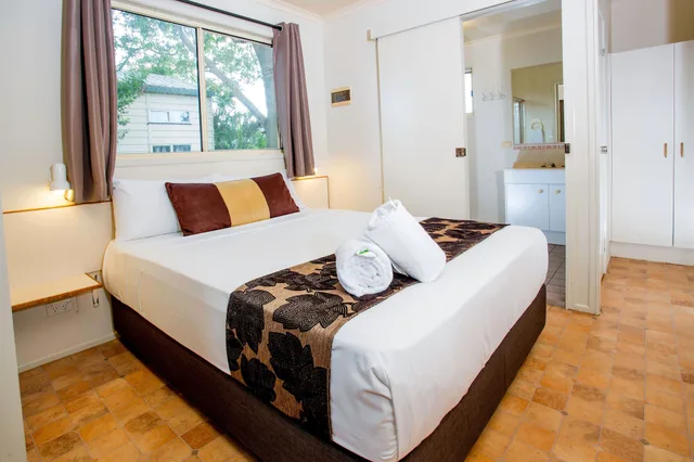 1 Bedroom, Family, Cabin, 1 Double and 2 Bunk Beds، Tasman Holiday Parks Hervey Bay 1/3
