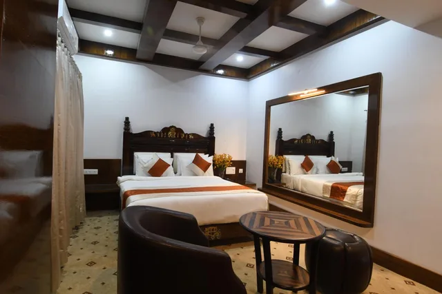 Castle, King Bed، Hotel Loksagar 8/9