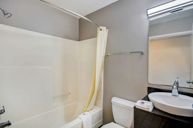 غرفة قياسية بسرير كوين للمدخنين، Studio 6 Extended Stay - Ocean Springs, MS 8/8