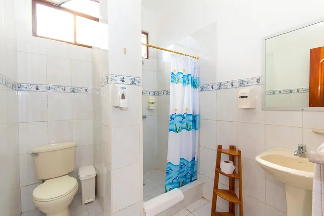 غرفة بثلاثة أسرّة بإطلالة على الحديقة، Twin Lodge Galapagos Hotel 10/10