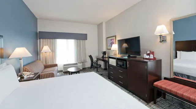 غرفة بسرير كينج، Best Western Plus Hotel & Conference Center 1/2