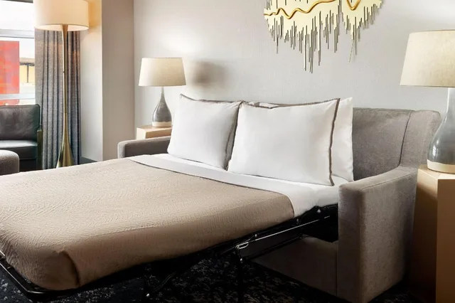 جناح تنفيذي بسرير كينج بغرفة نوم واحدة مع أريكة بحوض جاكوزي، Westin Memphis Beale Street 1/4