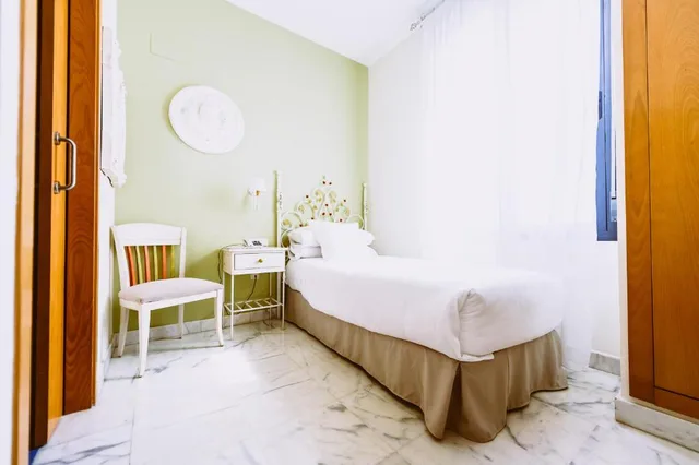 Standard, Single, Basic Hotel Dona Manuela 1/2