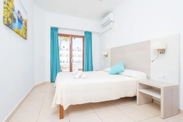 غرفة قياسية بسريرين منفصلين بإطلالة على المدينة بشرفة، Antares Hotel 8/10