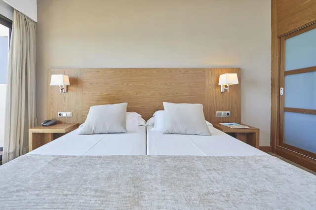 غرفة سوبيريور بسرير مزدوج بإطلالة على البحر بشرفة، Hotel Playa Golf - Adults Only 6/9