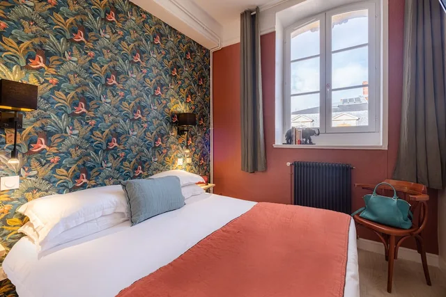غرفة كلاسيكية بسرير كوين بإطلالة على المدينة، Hotel Madame 4/10