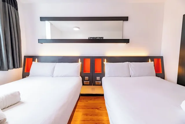 غرفة عائلية رباعية بسريرين مزدوجين، easyHotel Newcastle City Centre 6/10