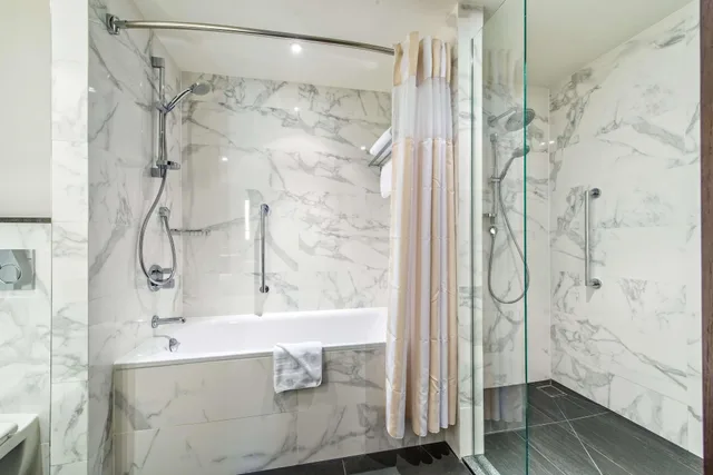 جناح سوبيريور بسرير كينج بغرفة نوم واحدة، Hilton Garden Inn Krakow Airport 2/3