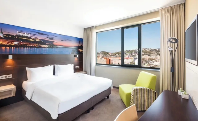 غرفة بسرير كينج، Lindner Hotel Bratislava, Part of Jdv by Hyatt 1/3