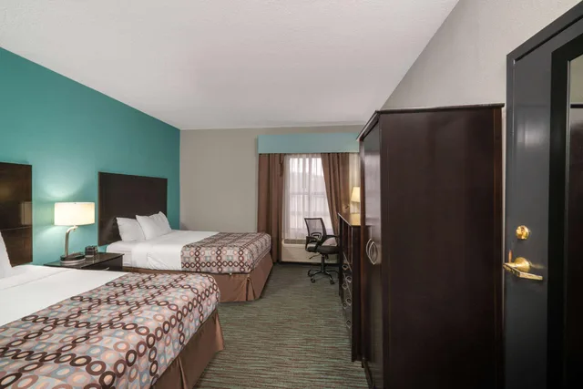 جناح بسريرين كوين، La Quinta Inn & Suites by Wyndham Knoxville East 1/1