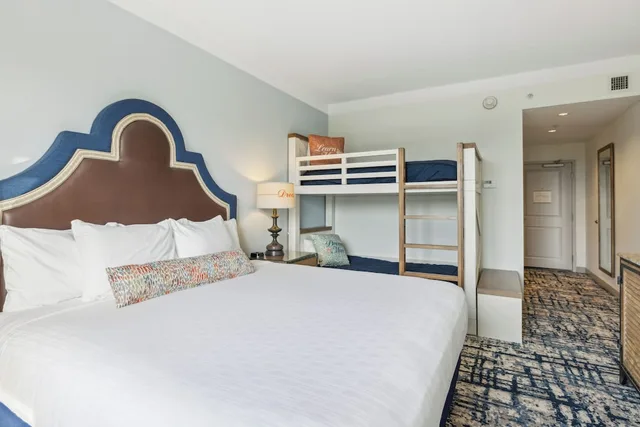 غرفة بسرير كينج وسرير بطابقين لذوي الإعاقة، Dollywood S Dreammore Resort And Spa 1/7