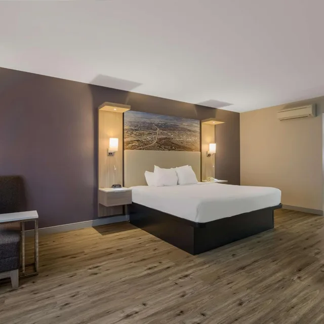 غرفة ديلوكس بسرير كينج، Best Western Diamond Bar Hotel & Suites 3/4