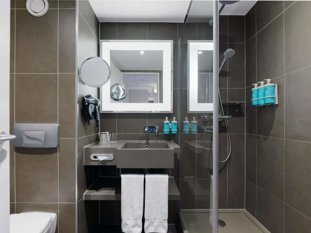 غرفة بريفيليج بسرير كوين، Novotel Berlin Mitte 4/5