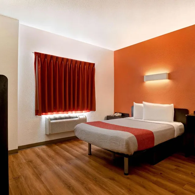 1 Queen Bed ADA/RI Shower، Motel6 Gilroy, CA 6/10