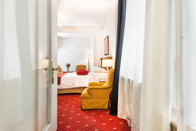 Family, King and Twin Beds, Hotel Leon D'oro 3/4