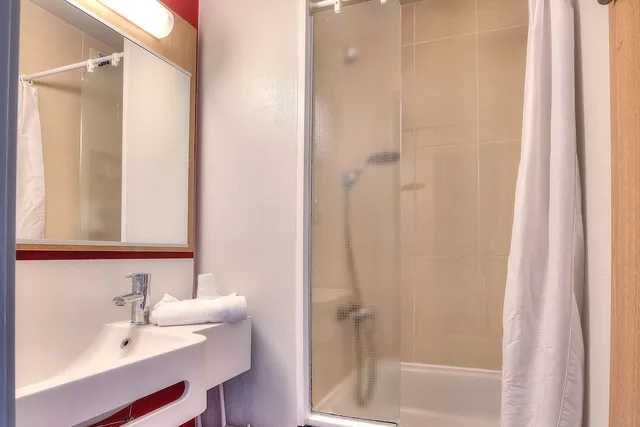 غرفة سوبيريور بسرير مزدوج، B&B Hotel Villeneuve Loubet Village 5/5