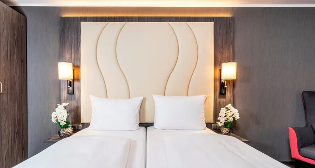 غرفة قياسية بسريرين منفصلين بإطلالة على الفناء، PLAZA Premium Parkhotel Norderstedt 4/7