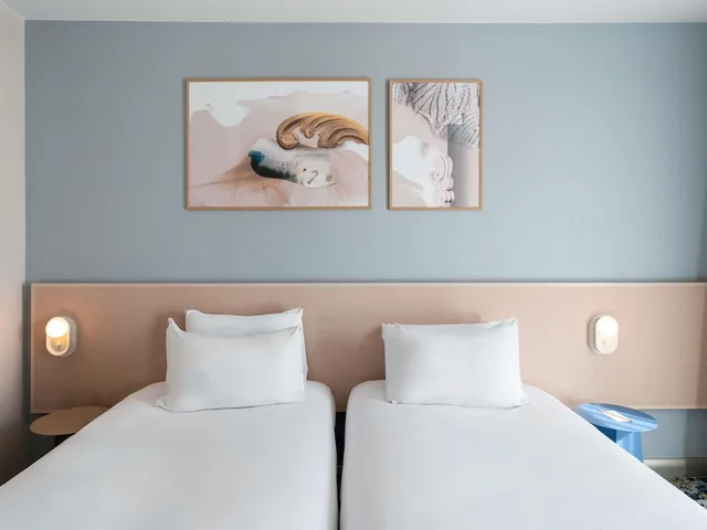 غرفة عائلية بسرير مزدوج وسريرين منفصلين، MERCURE BLOIS CENTRE 6/9