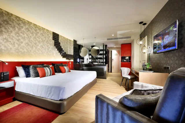 Royal, Rock, Deluxe, Single, King Bed, Hard Rock Hotel Tenerife 2/4