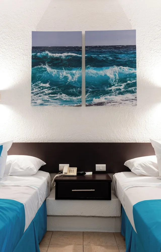 Master, Suite, 2 Double Beds، Howard Johnson by Wyndham Veracruz 2/4