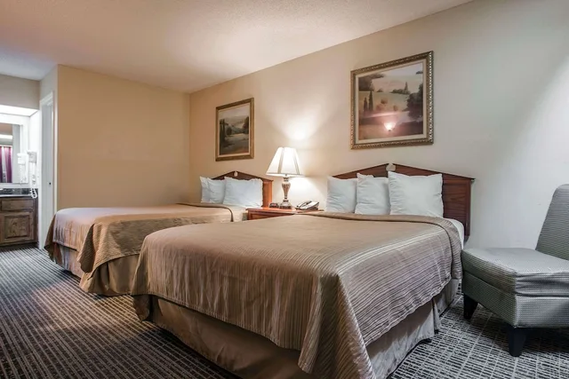 غرفة بسريرين مزدوجين لذوي الإعاقة، Quality Inn Waynesboro 1/1