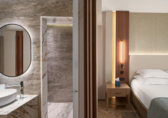 غرفة سوبيريور بسرير مزدوج أو سريرين منفصلين بإطلالة على البحر، Olympic Lagoon Resort Paphos 7/10