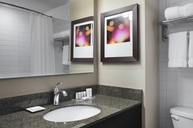 junior suite, multiple beds، Delta Hotels By Marriott Beausejour 2/3