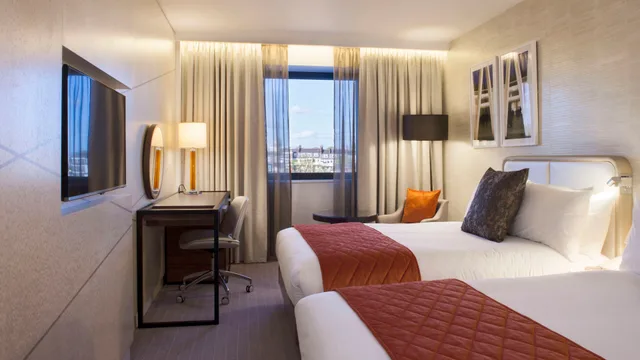 Room, 2 Double Beds, Crowne Plaza London - Kings Cross 2/7