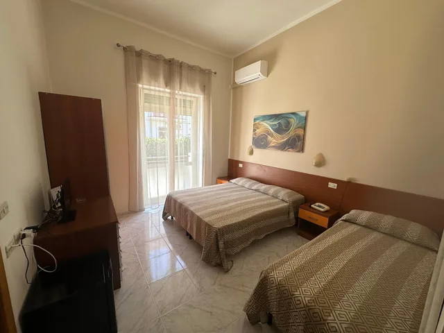 غرفة ثلاثية، Hotel Germania 3/10