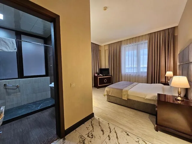 Standard, King Bed, Sea View, The Crown Hotel 7/10