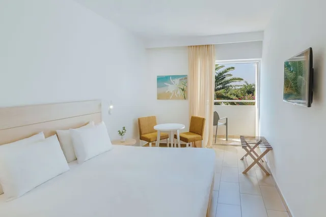غرفة قياسية بسريرين منفصلين، Nissi Park Hotel 1/5