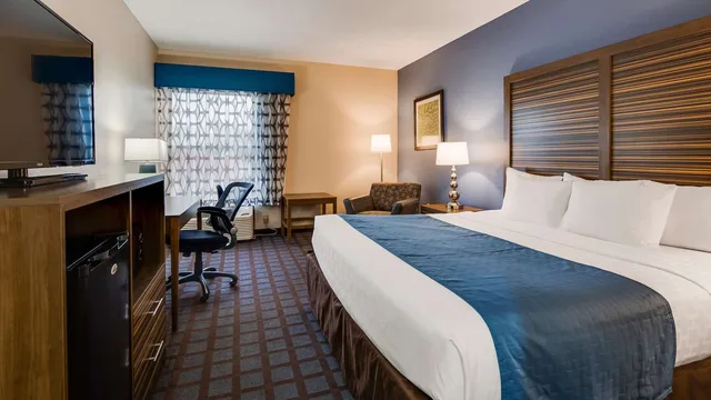 غرفة بسرير كينج بحوض استحمام لذوي الإعاقة، Best Western Fishers Indianapolis Area 1/6