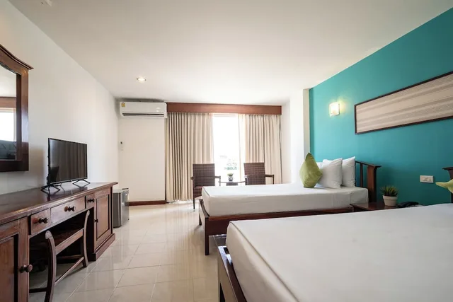 غرفة سوبيريور بسريرين منفصلين بإطلالة على المسبح، JP Villa Pattaya 3/10