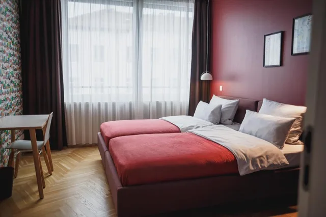 بنتهاوس بسرير كوين، The Circus Apartments 2/3