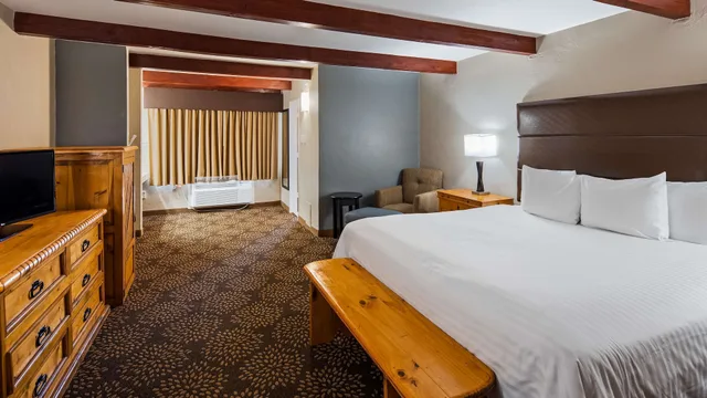 غرفة قياسية بسرير كينج لذوي الإعاقة، Best Western Mission Inn 1/7