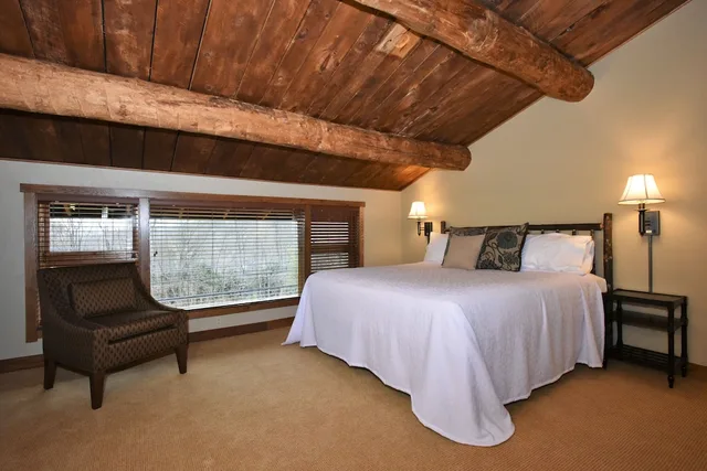 شاليه بسريرين كينج وسرير كوين بـ5 غرف نوم مع أريكة، Seven Springs Resort 3/8