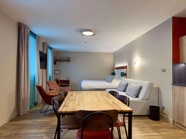 شقة عائلية مفردة بسرير كوين مع أريكة بمطبخ صغير، Best Western Hotel Coeur de Maurienne 1/3