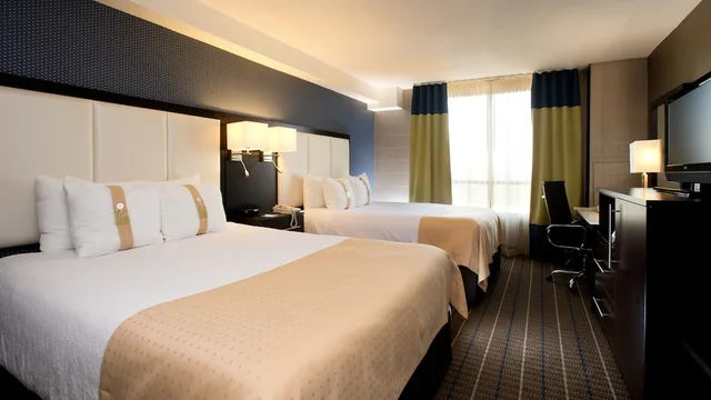 غرفة قياسية بسرير كينج، Holiday Inn And Suites Mississauga 1/4