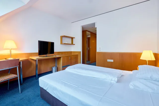 جناح سوبيريور، Hotel Strudlhof 1/4